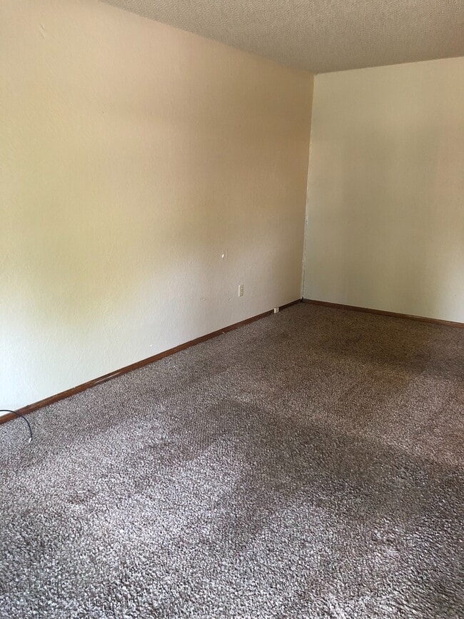 Building Photo - Charming 2 Bed 1 Bath in SW OKC!