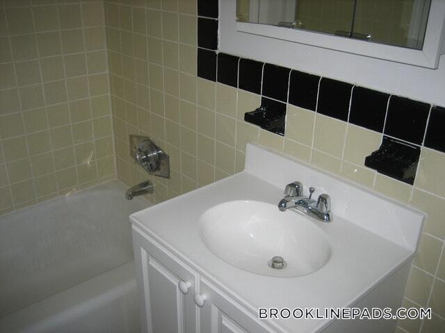 Building Photo - 213 Gerry Rd