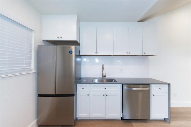 Building Photo - 2704 Catalina Dr