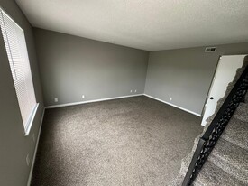 Building Photo - 1044 Pembroke Oak Grove Rd