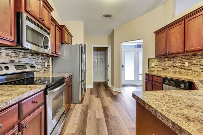 Building Photo - 4 Bedroom in Gulf Breeze!!