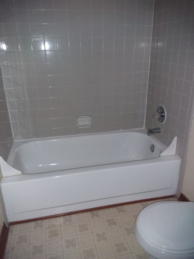 Building Photo - Large 2/2.5 towhome near NAS Jax