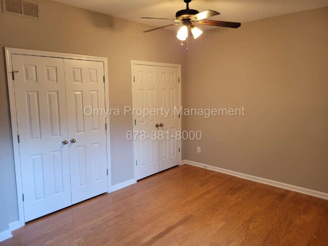 Building Photo - Beautiful Townhome steps away from the Beltline!