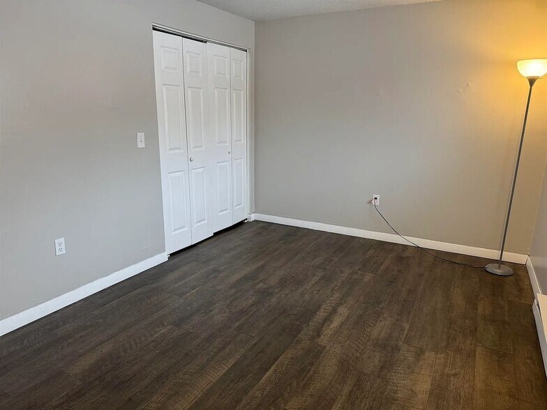 Building Photo - 128 Loudon Rd