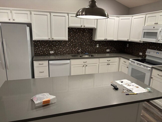 Building Photo - Home in Gated Community