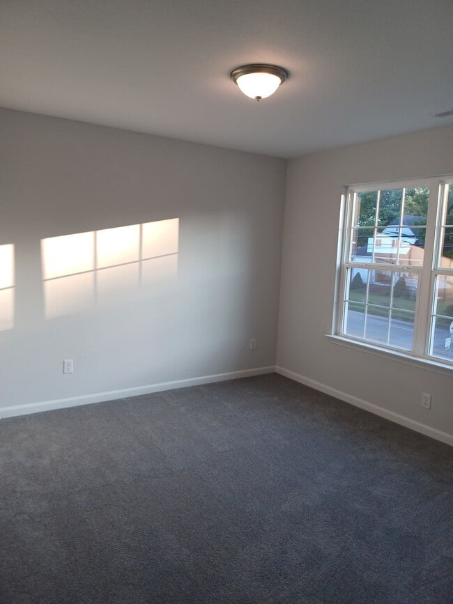 Building Photo - Newly Constructed 5 Bedroom Home in Hampton