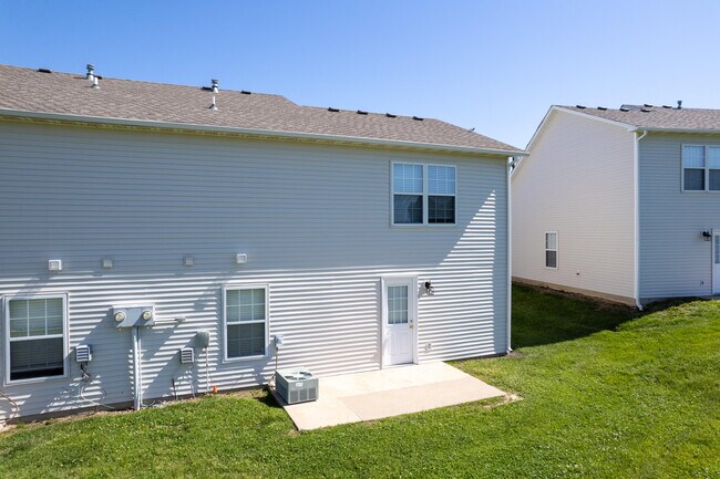 Building Photo - 2418 Northampton Dr