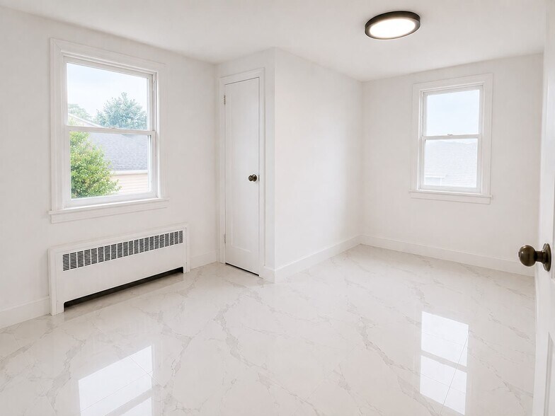 Building Photo - 256 Grove St