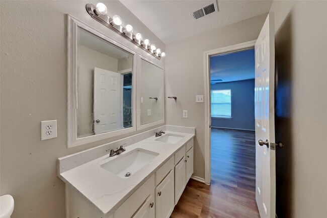 Building Photo - 22076 Knights Cove Dr