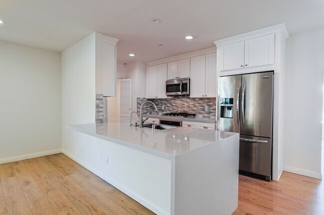 Building Photo - Amazing 4-bedroom + 3-bathroom house in Ma...