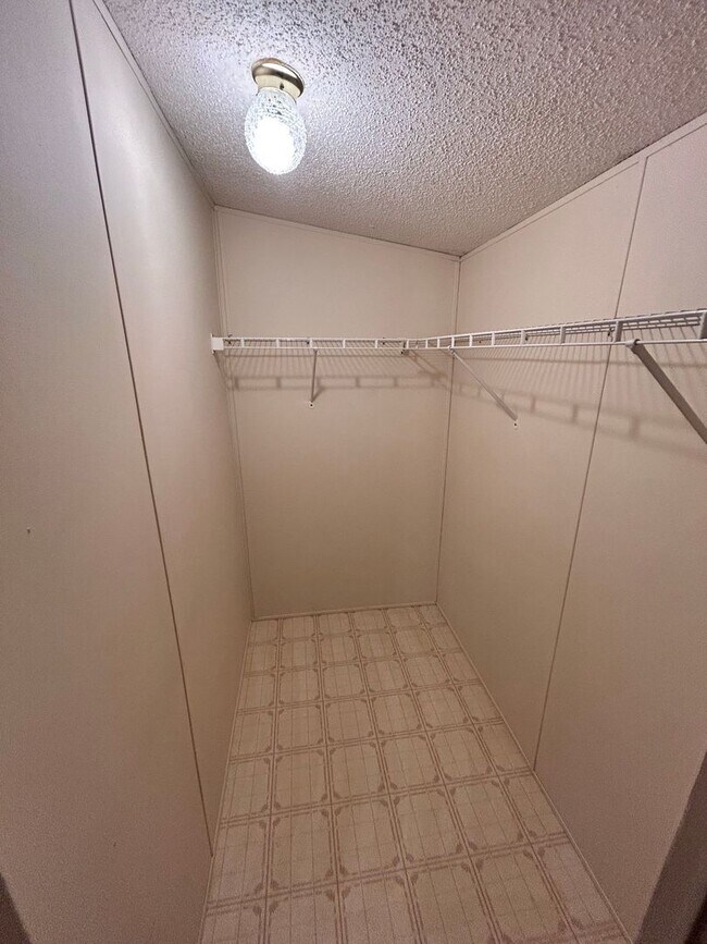 Building Photo - Fantastic two bedroom, two bath split floorplan in Clover, SC