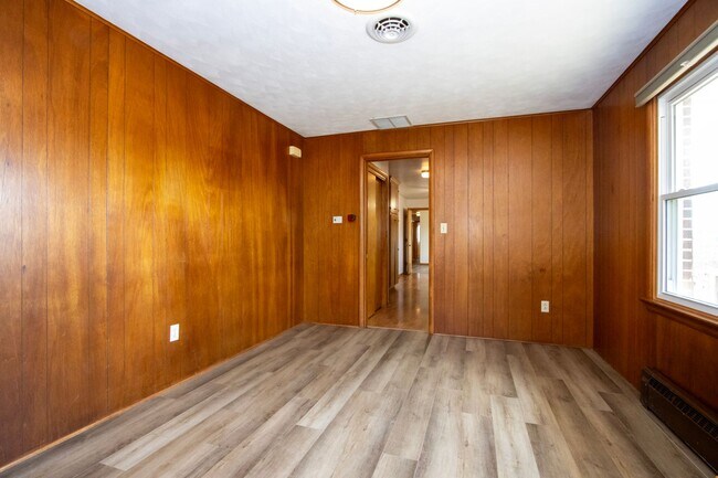 Building Photo - Charming Ranch Home