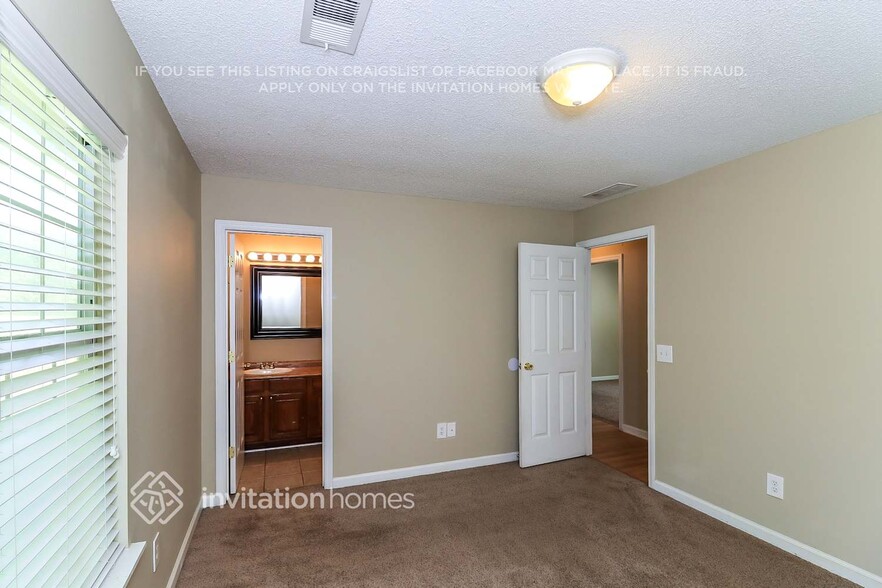 Building Photo - 1870 Chadwick Dr