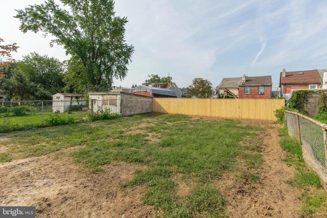 Building Photo - 454 Old Elm St