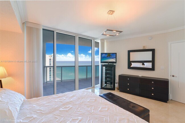 Building Photo - 17201 Collins Ave