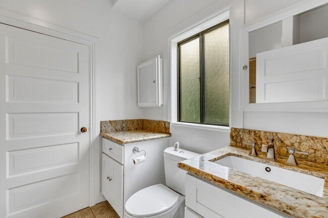 Building Photo - 1492 W 28th St