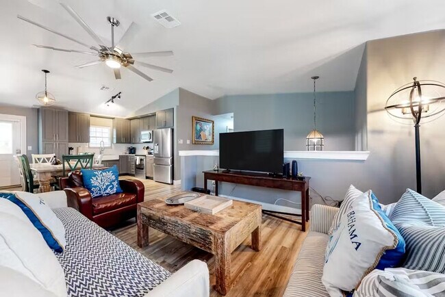 Building Photo - 607 Sand Key Dr