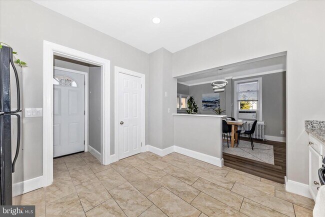 Building Photo - 2905 Goodwood Rd