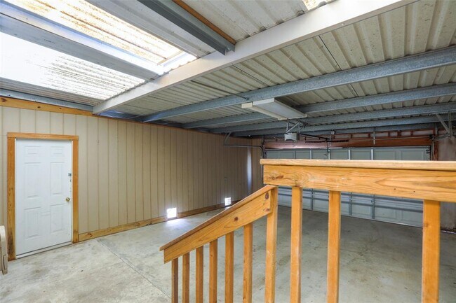 Building Photo - 11905 Algonquin Dr