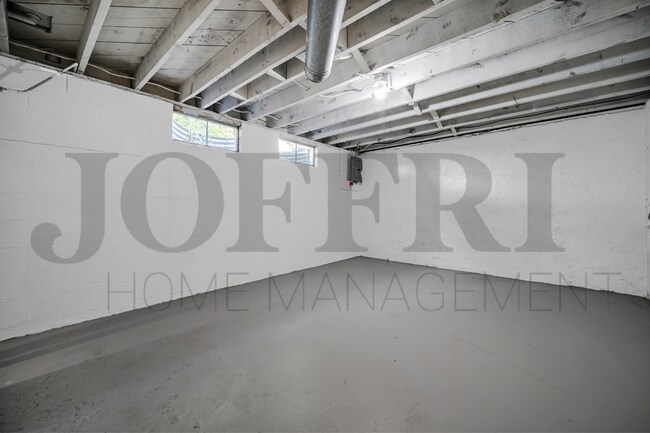 Building Photo - 868 Cordova Ave