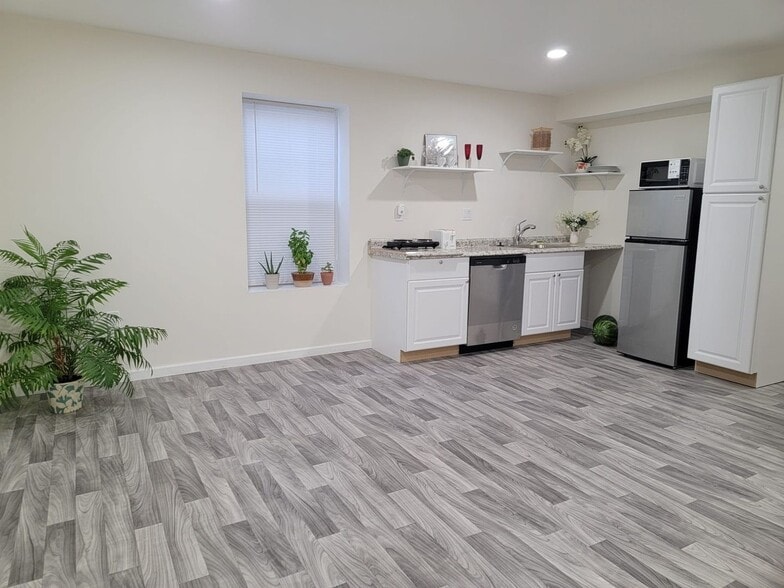 Building Photo - 170 Burnlea Rd