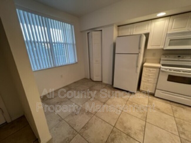 Building Photo - 960 Starkey Rd