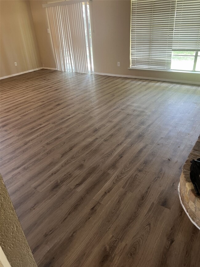 Building Photo - 10115 Overview Dr