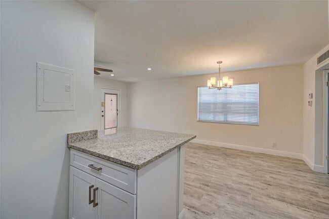 Building Photo - 87 Normandy Ln