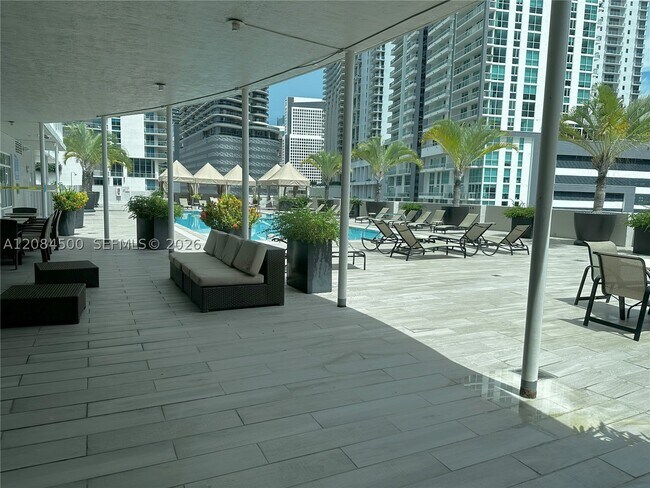 Building Photo - 1250 S Miami Ave
