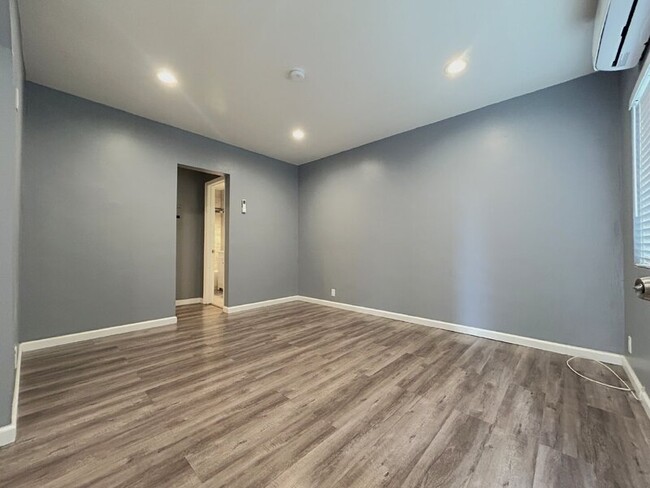 Building Photo - 6048 Seville Ave