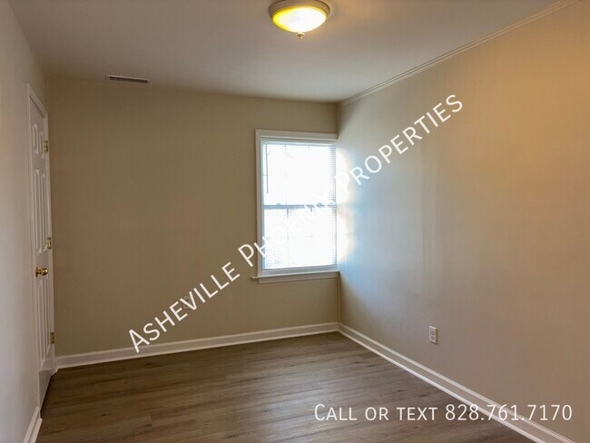 Building Photo - 18 Ican Dr