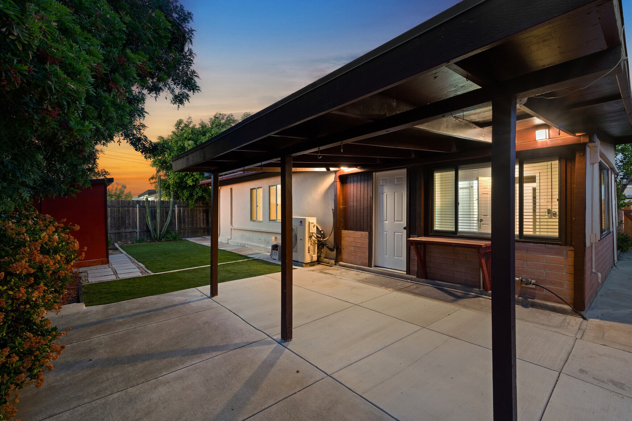 Building Photo - 3440 Hershey St