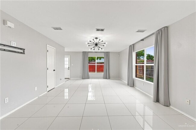 Building Photo - 37 San Esteban St