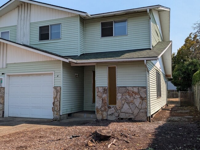Primary Photo - Great 2 bed/1.5 bath townhome in Springfield
