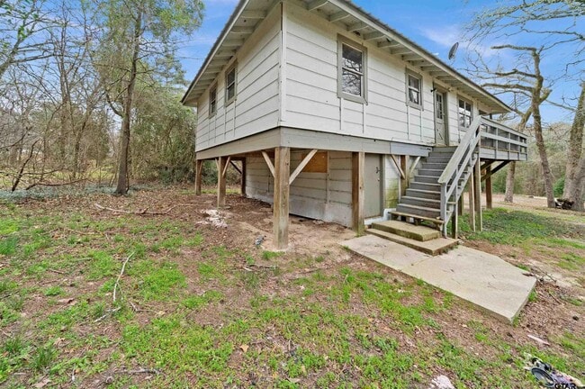 Building Photo - 20973 Lakeview Dr