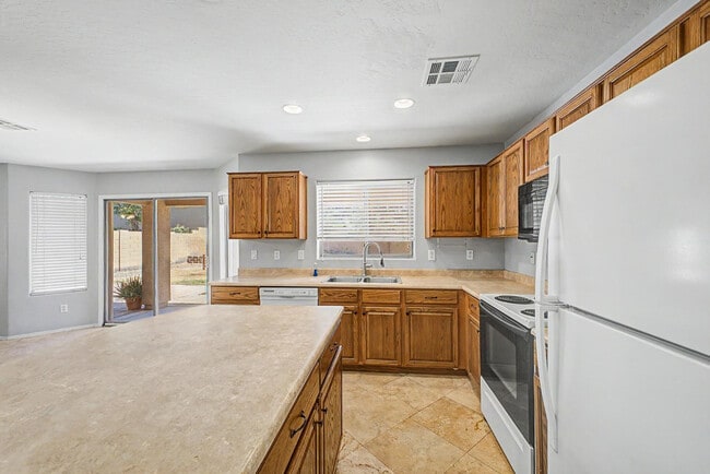 Building Photo - 4161 S Luiseno Blvd