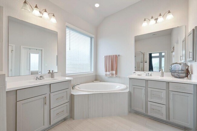 Building Photo - 132 Cyrus Milton Dr