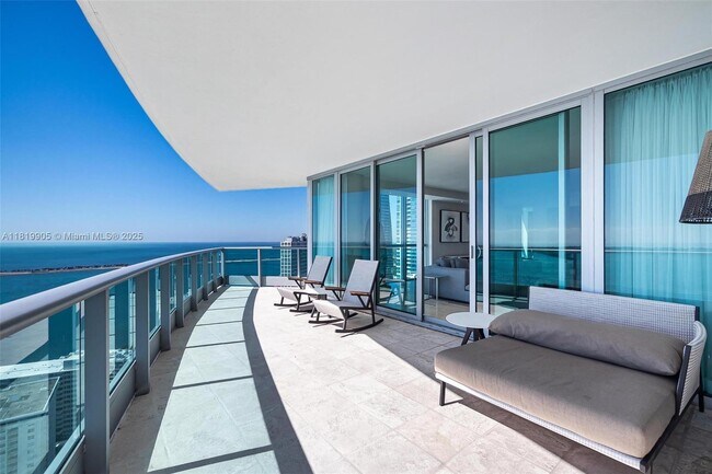 Primary Photo - 1331 Brickell Bay Dr