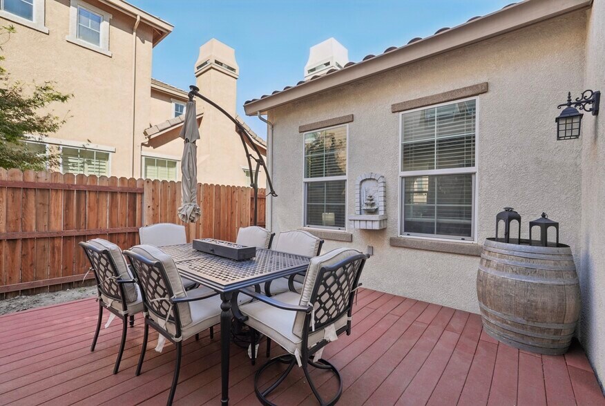 Building Photo - 2070 Katnich Ln