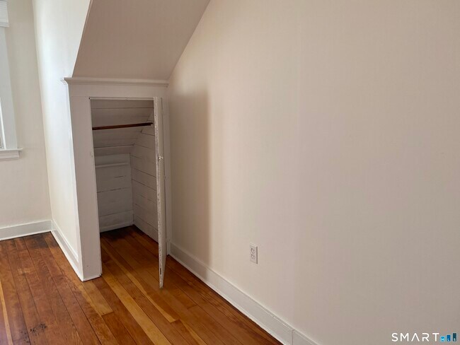 Building Photo - 51 Indian Neck Ave
