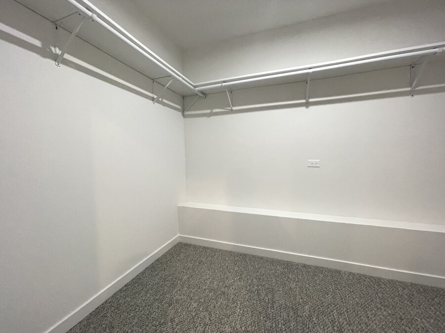 Building Photo - 822 N Winchester Ave