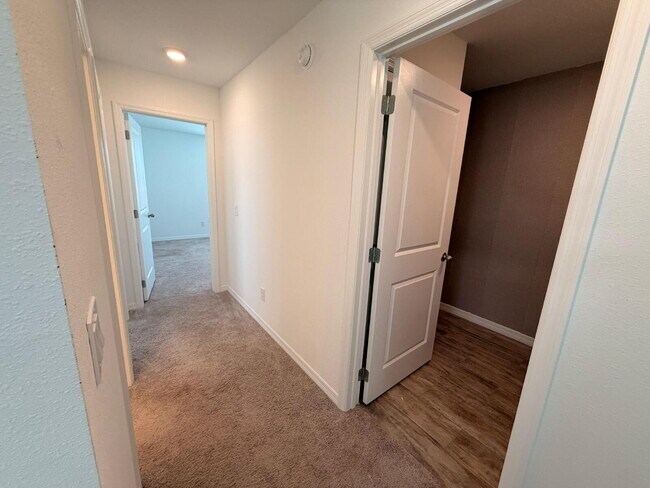 Building Photo - "Spacious 3-Bedroom Retreat in Winter Garden - 5520 Sq Ft of Comfort!"