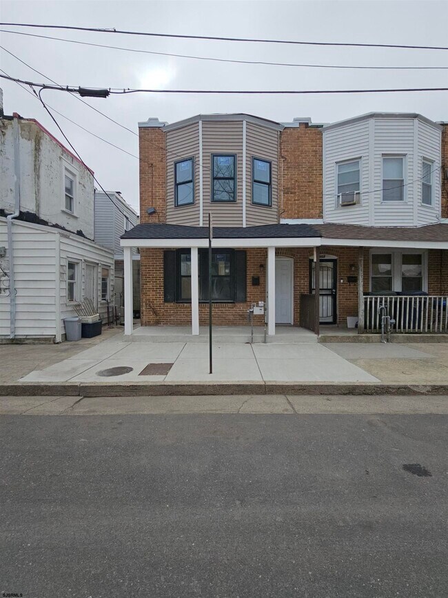 Building Photo - 902 Keener Ave