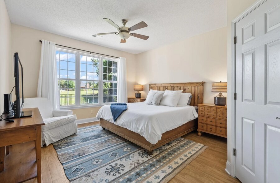 Building Photo - 136 Regency Dr