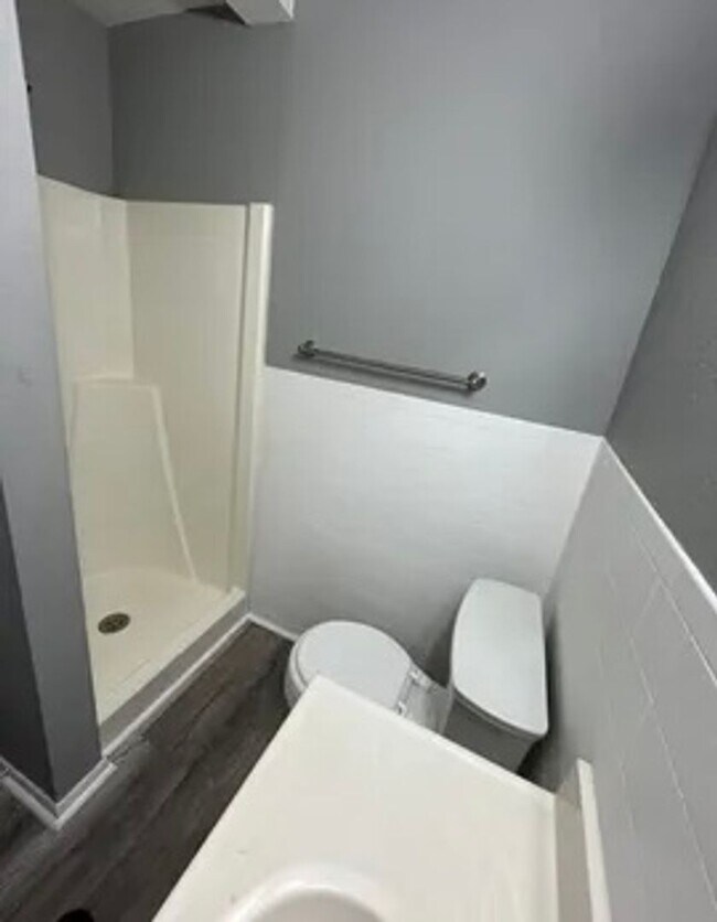 Building Photo - 3 bedroom/2 bath house