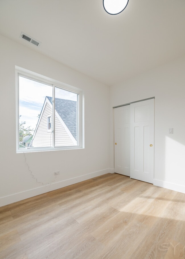 Building Photo - 1245 S Fairfield Ave