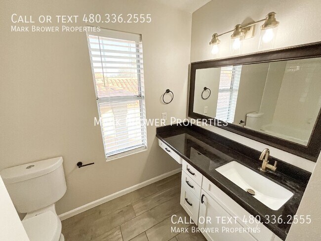 Building Photo - 4102 E Woodland Dr