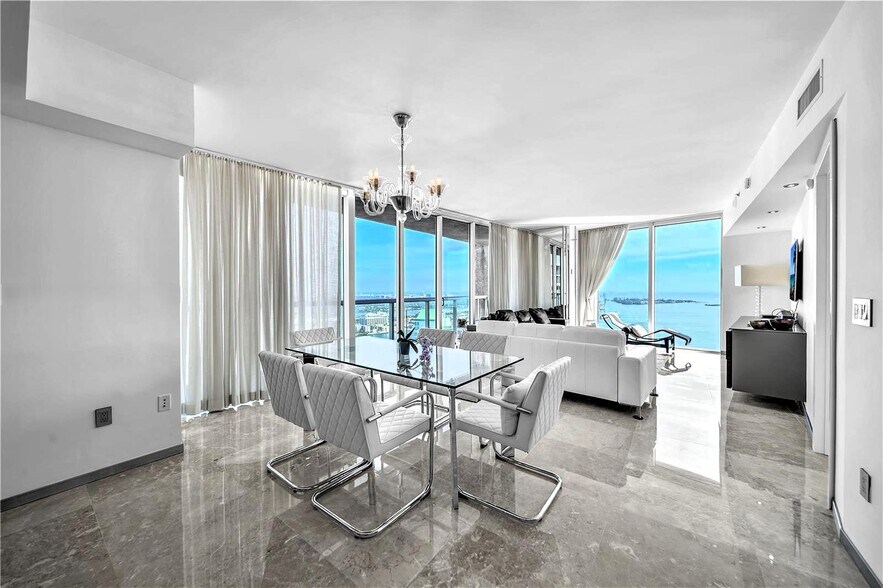 Building Photo - 495 Brickell Ave