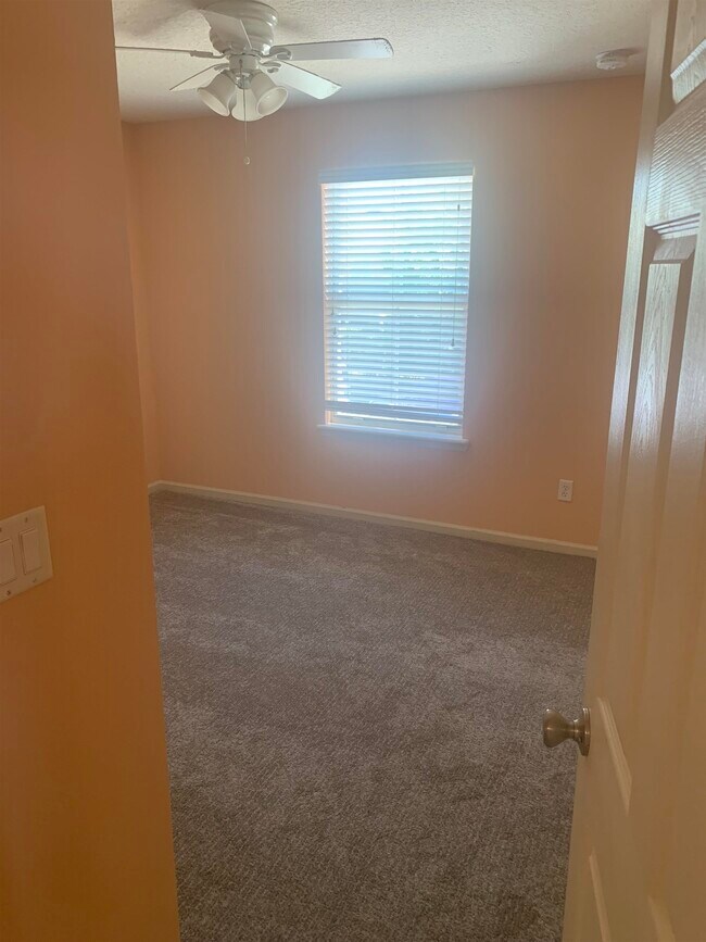 Building Photo - 200 Sienna Pl