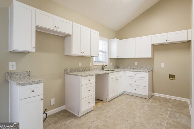 Building Photo - 302 W Paulding Blvd